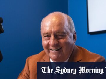 Alan Joyce intervenes to reinstate Alan Jones to Qantas chairmans lounge