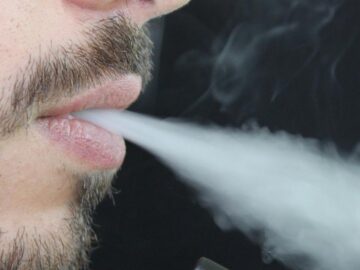 Borders Councillor Calls For A Ban On Single Vape E-Cigarettes