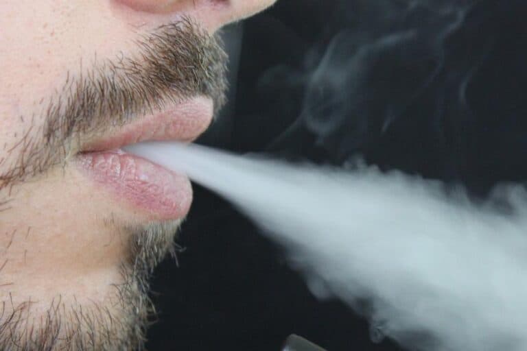 Borders Councillor Calls For A Ban On Single Vape E-Cigarettes
