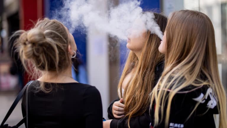 How Brit Teens Are Hooked On Dangerous Vapes – And Numbers Are Doubling