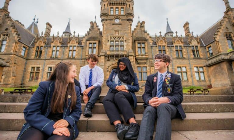 Inside The Dundee School Fighting Back Against The Teen Vape Epidemic