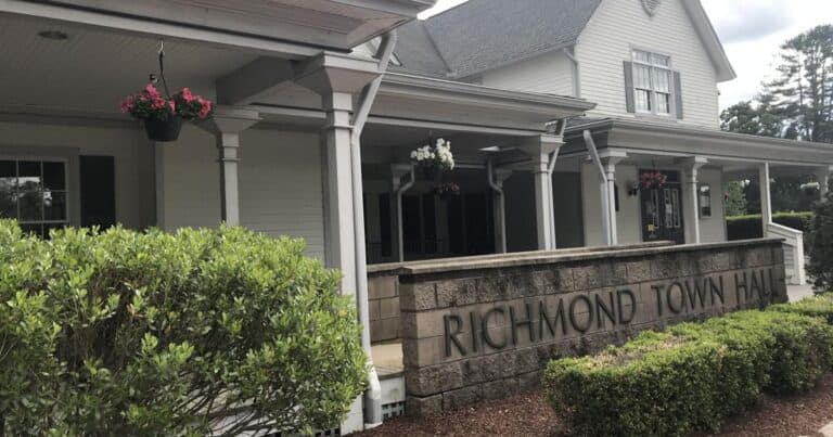 Richmond To Consider Ordinance To Ban Smoking, Vaping In Public Outdoors Areas