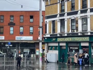 Hotel Above Victorian Pub & Vape Shop Becoming Flat In South London Applications