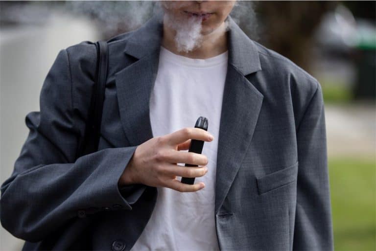 Social Media Key To Stamping Out Vape And Smoking Rates | Canberra CityNews