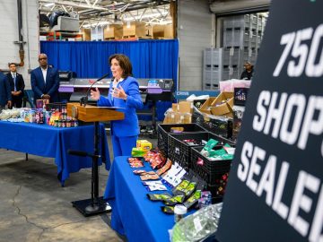 New York State's Struggle Against Illegal Cannabis Market: 1,000 Shop Closures in Crackdown 12 More Than 1,000 Shops Closed In Illegal Cannabis Crackdown, Hochul Says