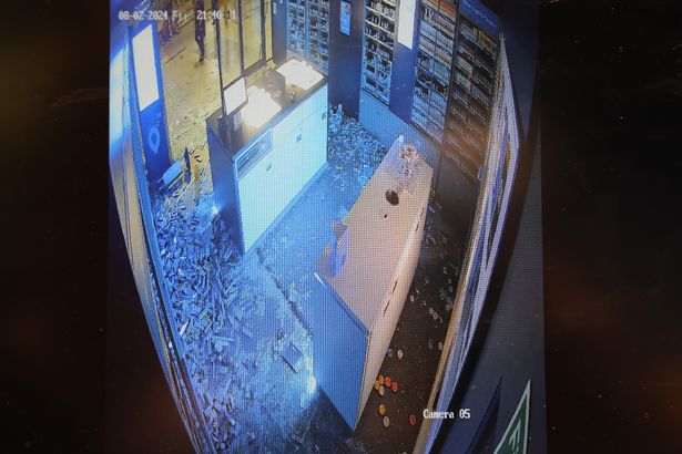 Vape Shop Looted for $25,000 During Riots 4 CCTV footage of the looting at Vape Local