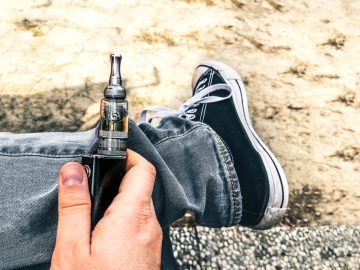 Anti-Smoking Lobby Slates SnapChat Over Illegal Vape Dealers - DutchNews.nl 16 Anti-Smoking Lobby Slates SnapChat Over Illegal Vape Dealers – DutchNews.nl